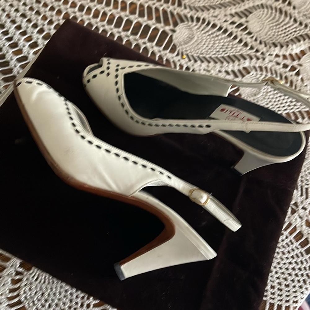 Attilio women’s  with black stitching strap heel size 38 made in Italy